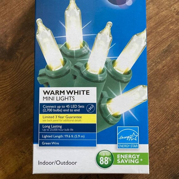 Philips Holiday Season 60-Count Indoor / Outdoor LED Mini Christmas Lights - Picture 2 of 9